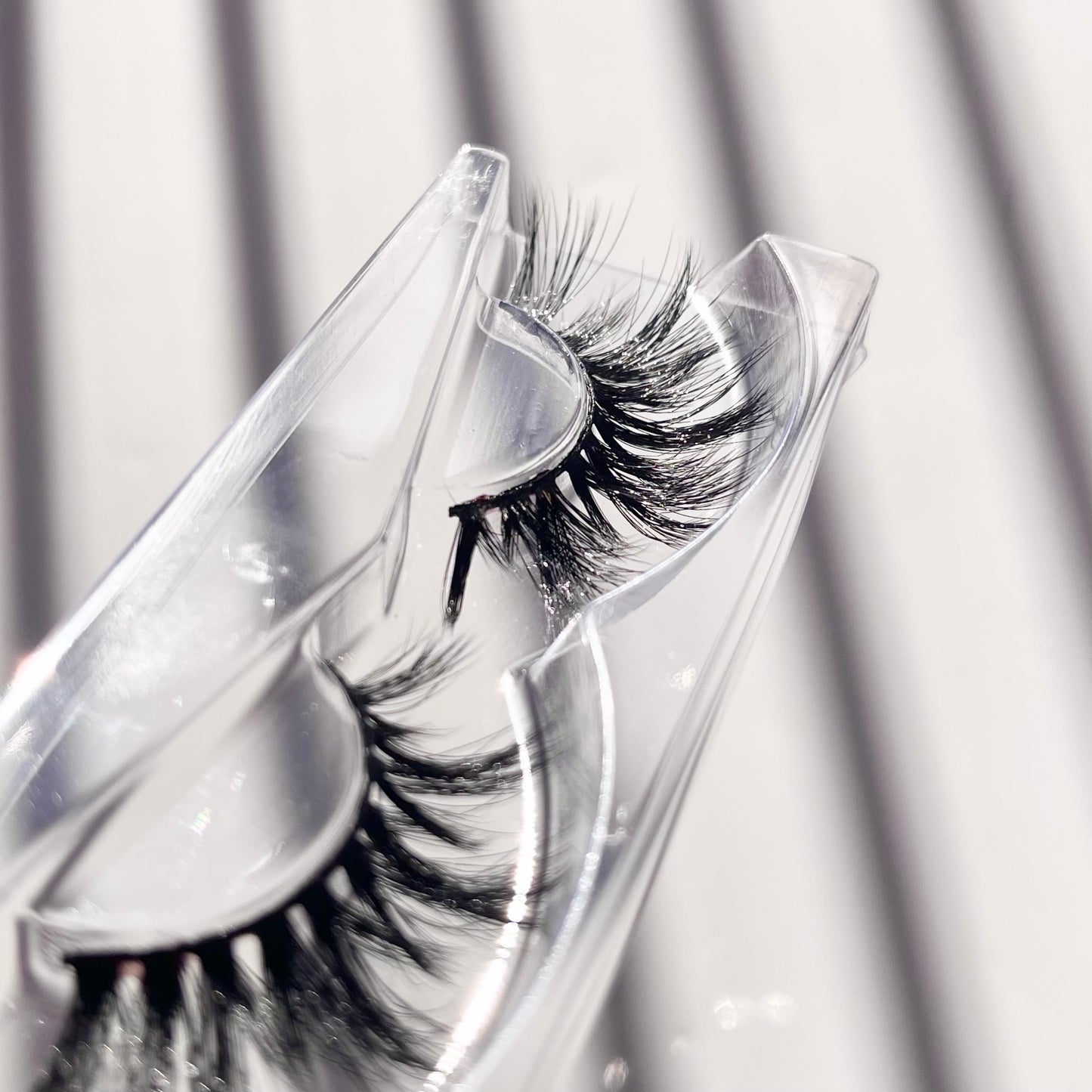 BOLD BOUND 25MM LASH